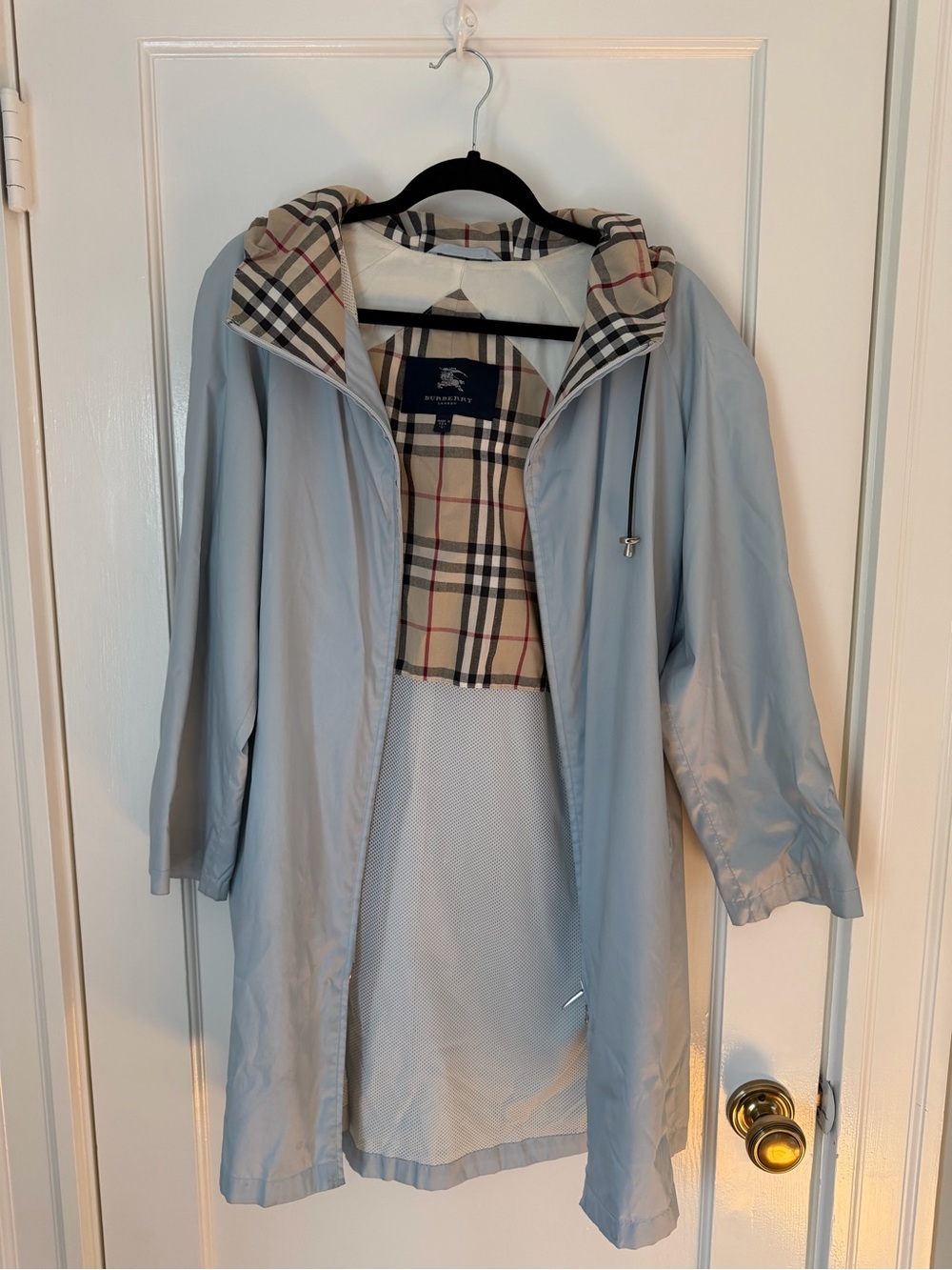 Vintage women’s Burberry windbreaker / rain jacket